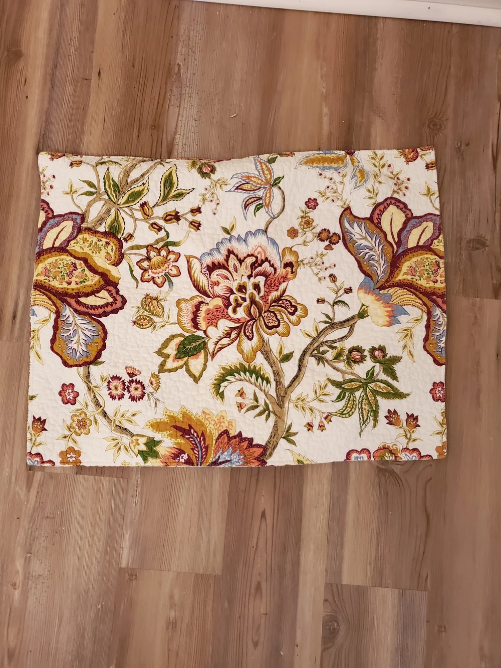 Twin Floral Quilted Bedspread in White with Multicolor Blooms C & F with Sham